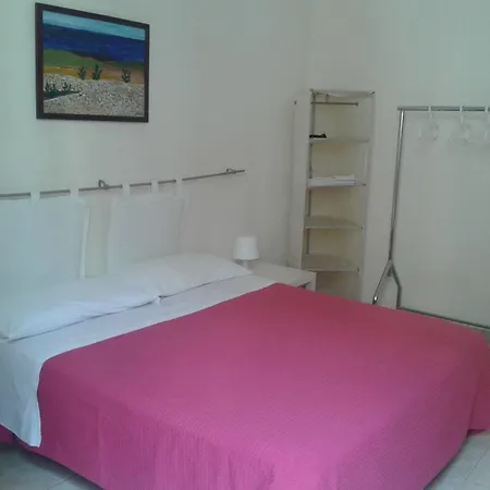 Caravaggio Basic Near Ortigia Panzió