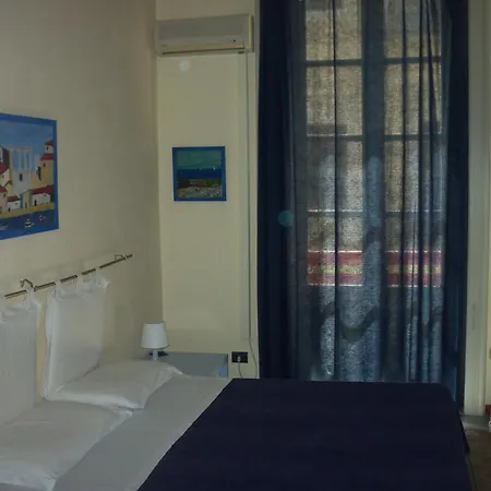 Caravaggio Basic Near Ortigia Panzió