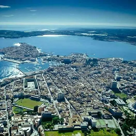 Caravaggio Siracusa 200 Metres From Ortigia Frühstückspension 3*